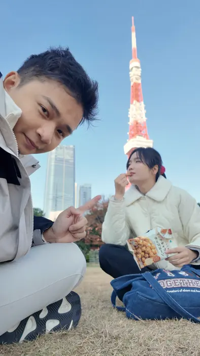 Khải và Phương ở tháp Tokyo