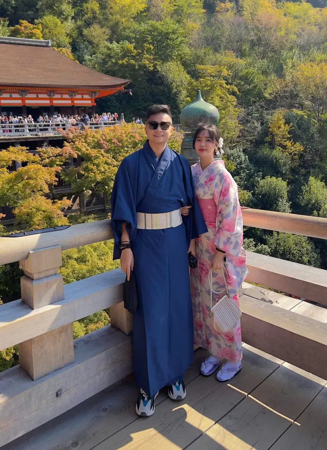 Khải và Phương mặc kimono trong chuyến đi Nhật Bản
