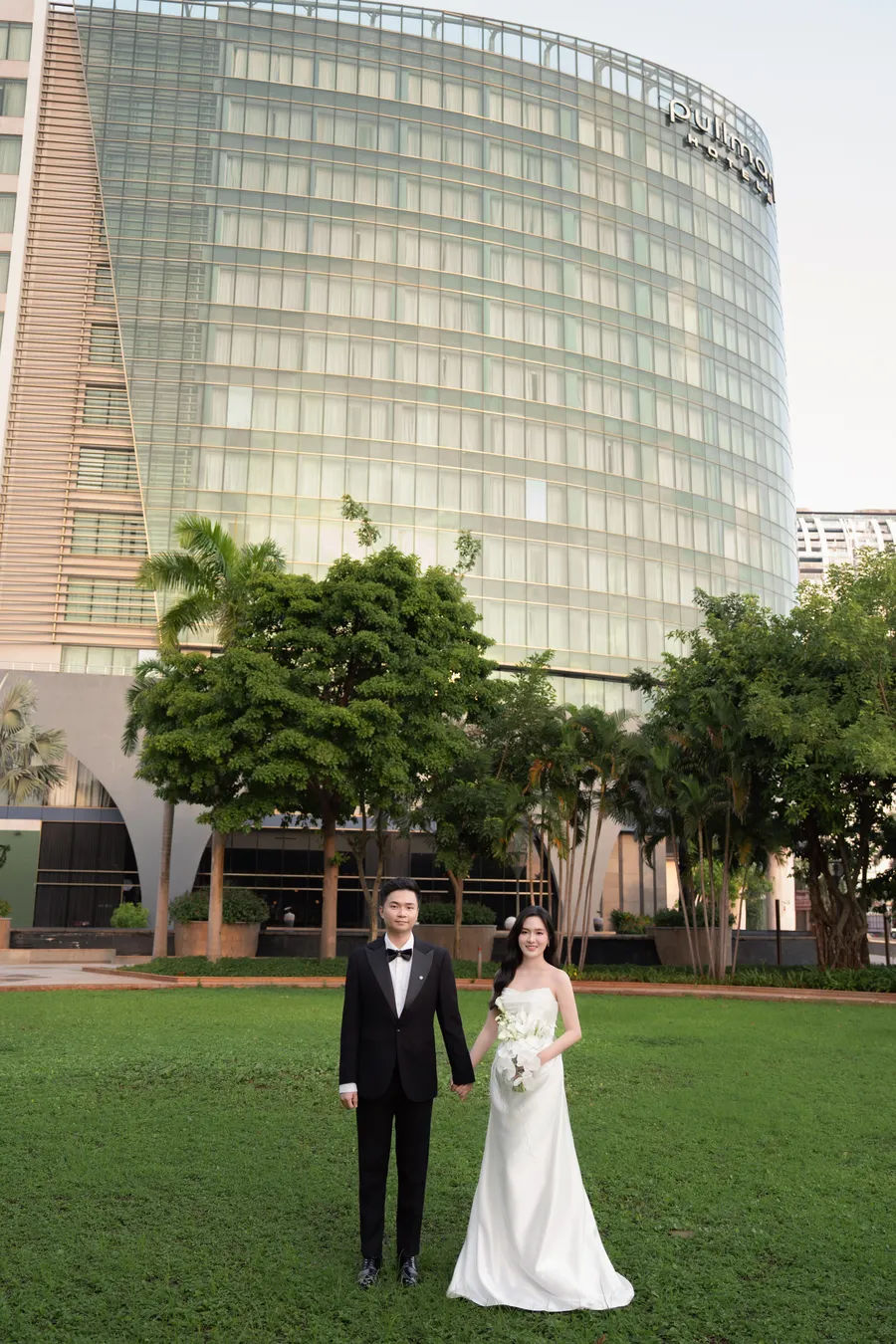 Tiến Khải và Thanh Phương trước Pullman Vũng Tàu